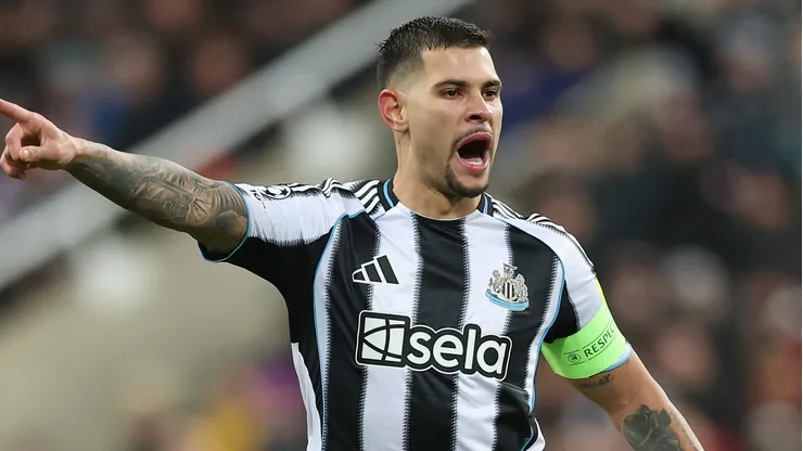 Bruno Guimarães, provável novo reforço do United. (Photo by Stu Forster/Getty Images)