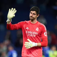 Courtois sofre lesão grave, Mbappé é convocado e Neymar vive momento decisivo: confira as principais notícias do futebol