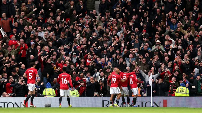 Manchester United comemora gol durante partida da Premier League. Foto: Stu Forster/Getty Images