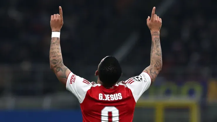 O atacante Gabriel Jesus comemora gol pelo Arsenal (Marco Luzzani/Getty Images)