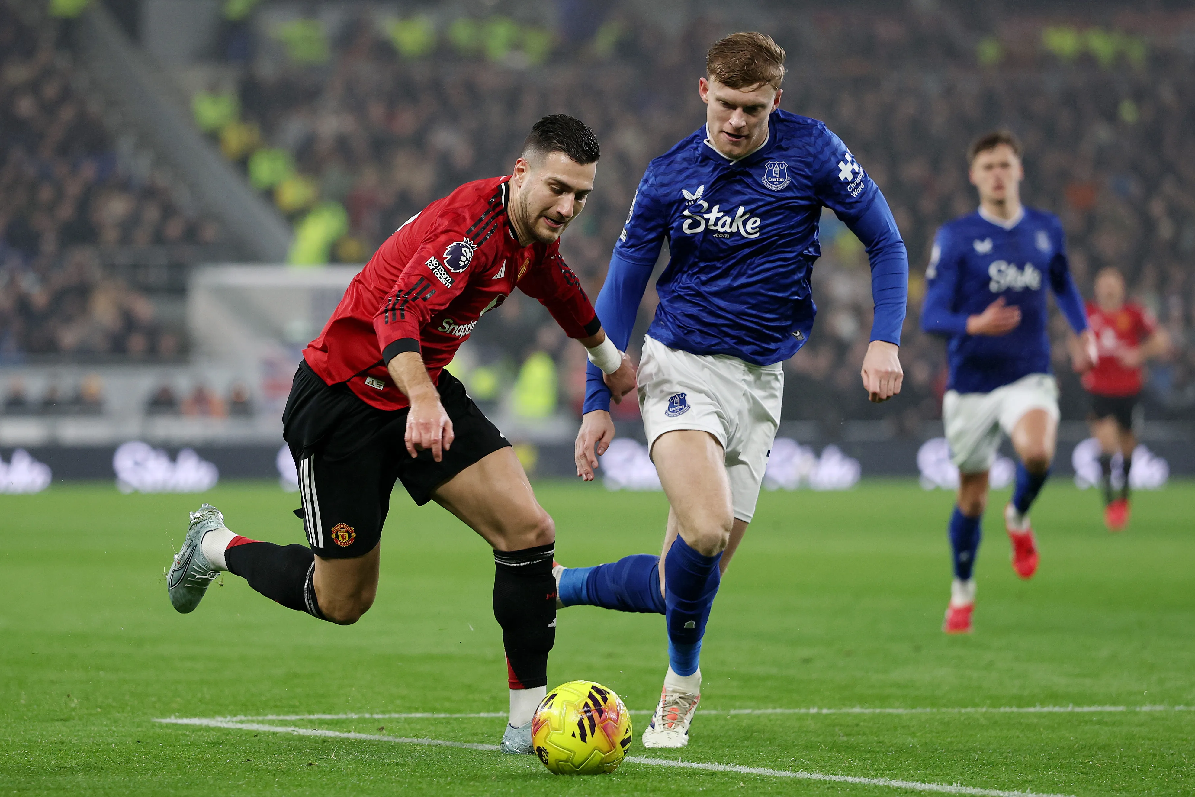 Jarrad Branthwaite (direita) é alvo do United. (Photo by Michael Regan/Getty Images)
