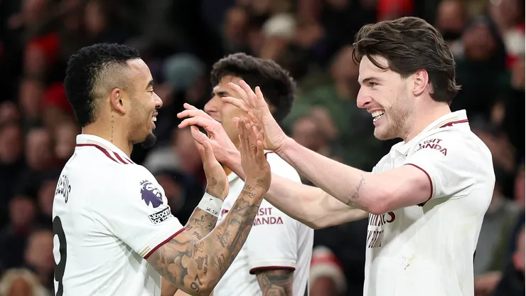 Gabriel Jesus comemora gol do Arsenal com Declan Rice (Michael Steele/Getty Images)