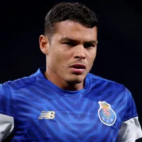 Thiago Silva atinge 1000 jogos e recebe homenagem do Porto