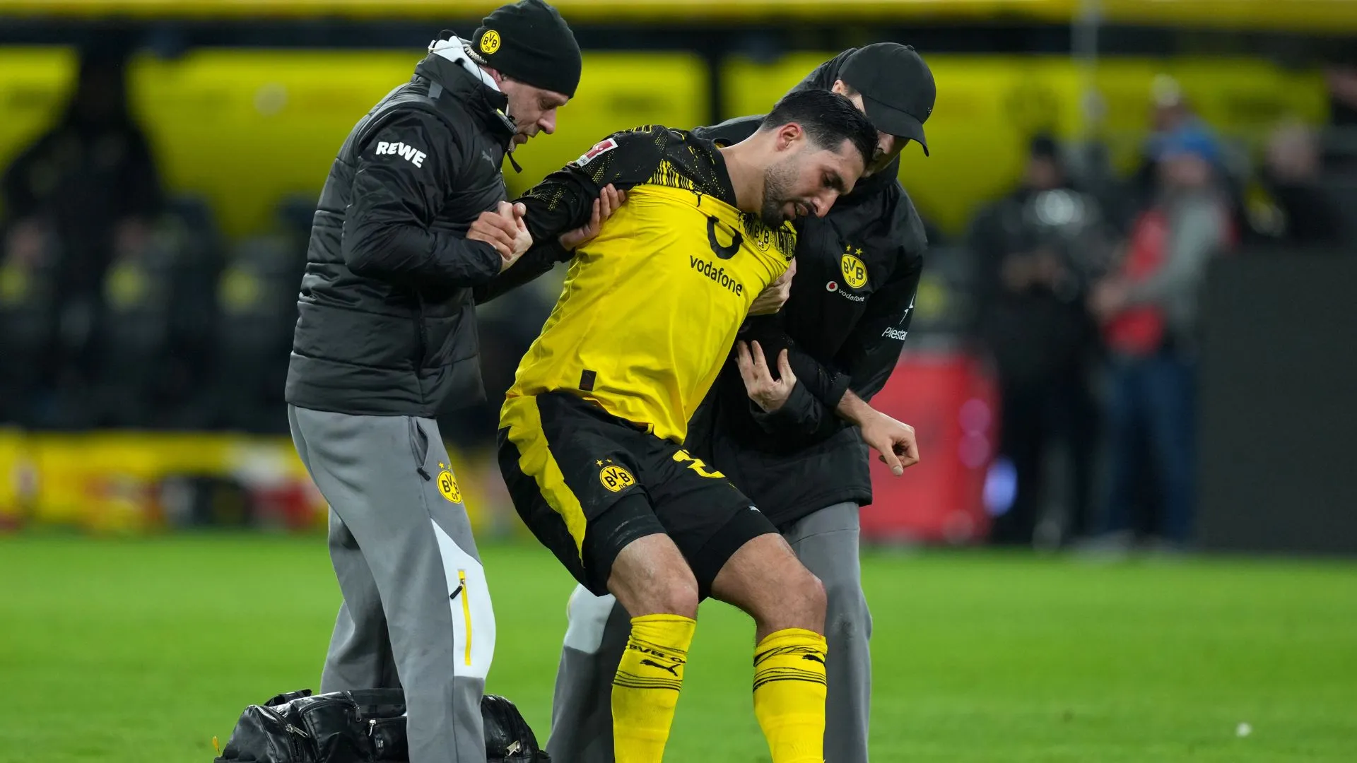 Emre Can se machucou contra o Bayern de Munique (foto: Pau Barrena/Getty Images)