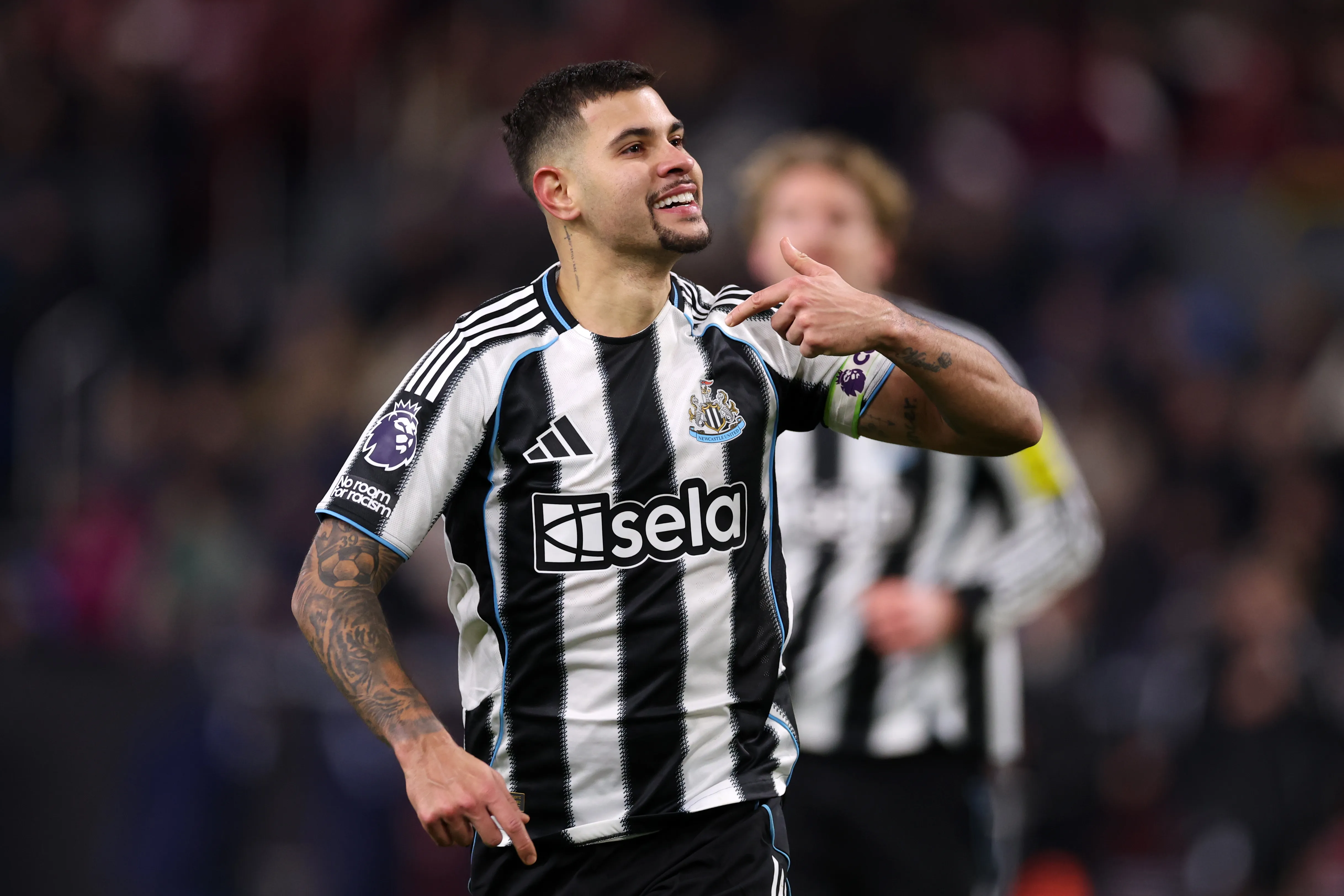 Bruno Guimarães está em alta (Foto: Stu Forster/Getty Images)