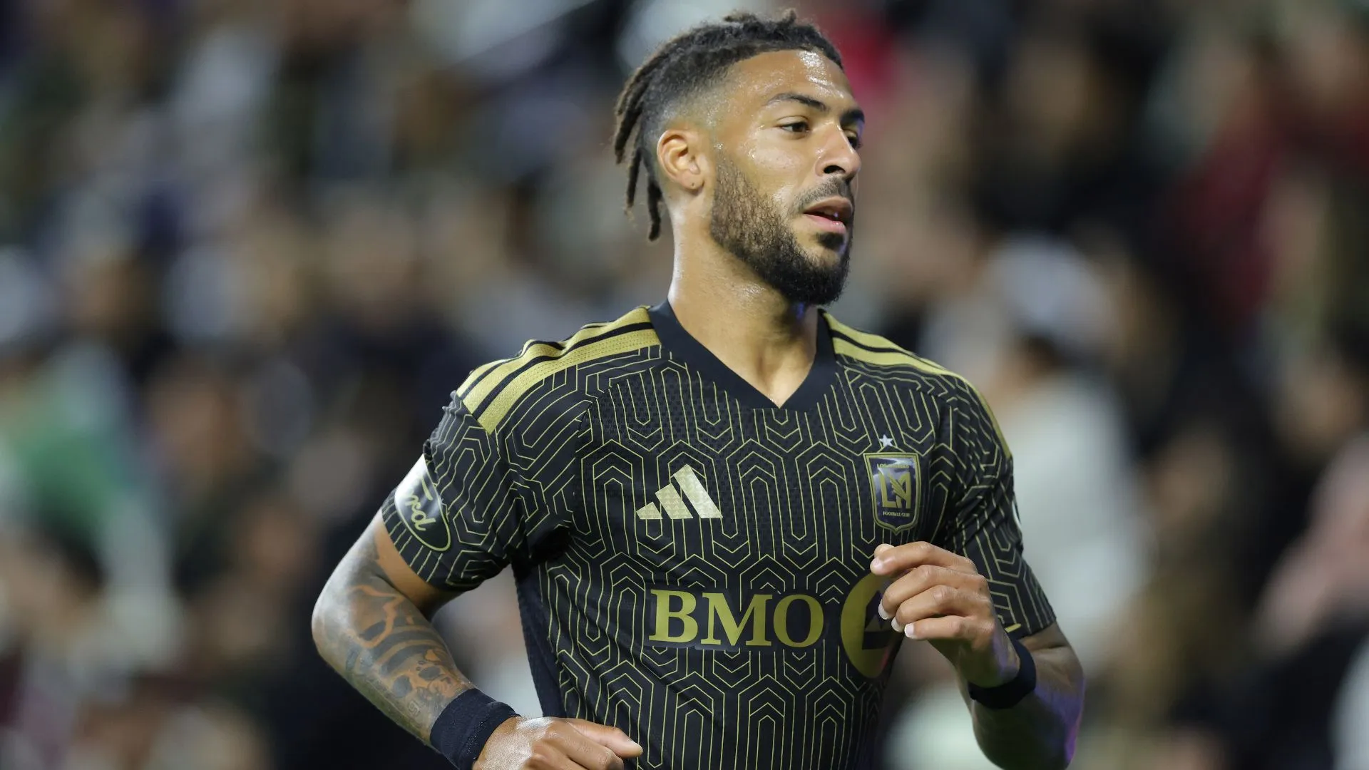 Bouanga em jogo do Los Angeles FC (foto: Ronald Martínez/Getty Images)
