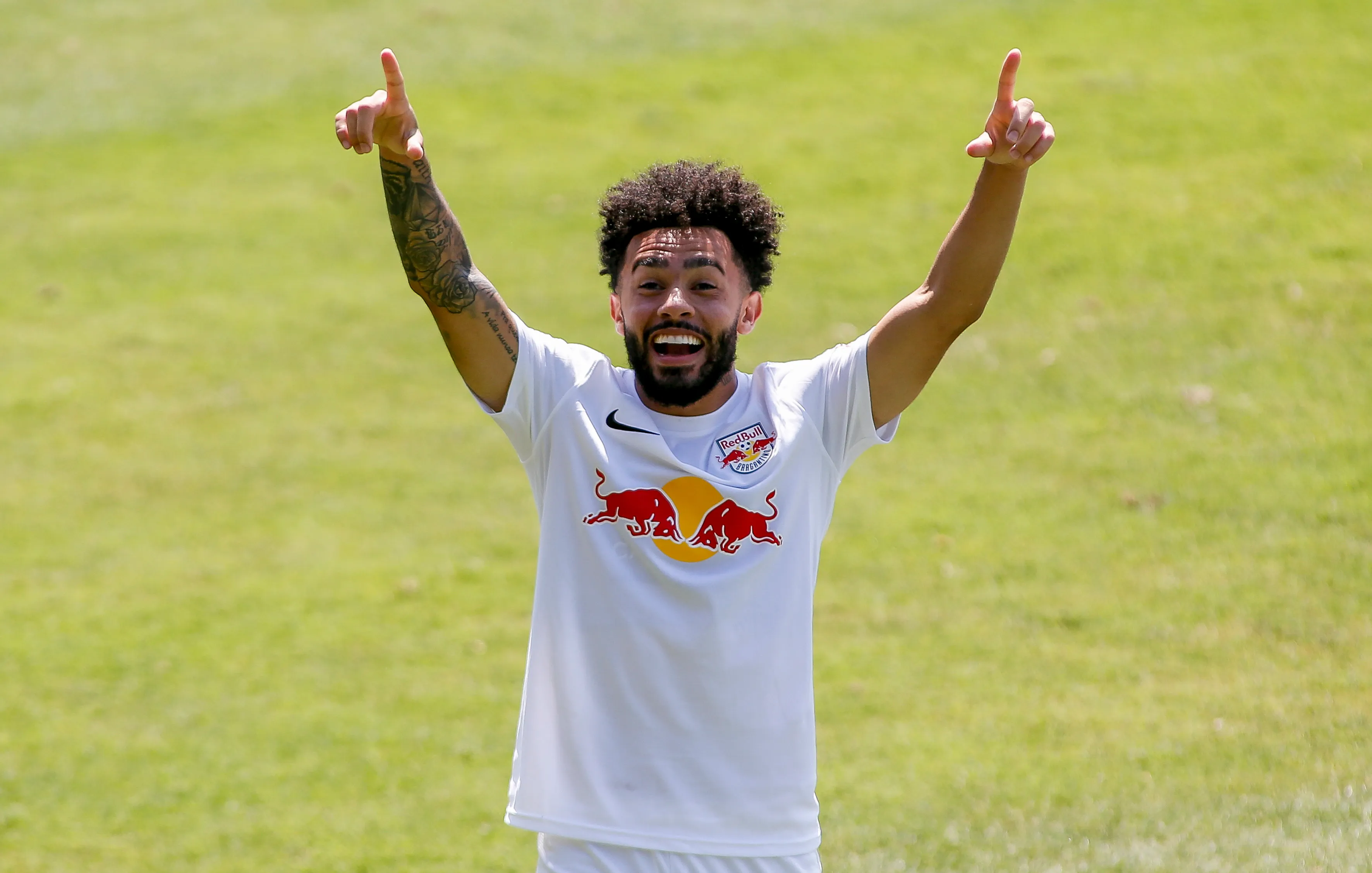 Claudinho se destacou pelo RB Bragantino (Foto: Miguel Schincariol/Getty Images)