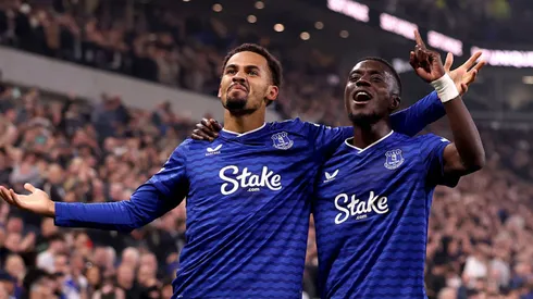 Jogadores do Everton comemoram vitória contra o Chelsea. Carl Recine/Getty Images.