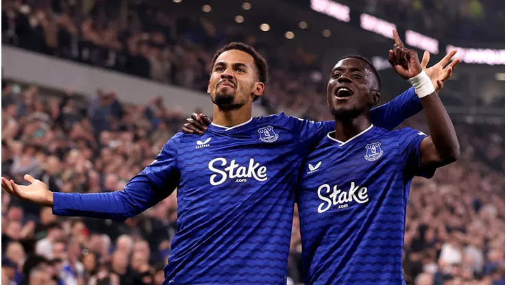 Jogadores do Everton comemoram vitória contra o Chelsea. Carl Recine/Getty Images.