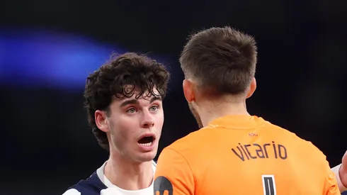 Manchester United considera proposta por Archie Gray, do Tottenham. (Photo by Julian Finney/Getty Images)