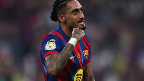 Raphinha reafirma amor pelo Barcelona e descarta transferência para o exterior. (Foto de Yasser Bakhsh/Getty Images)