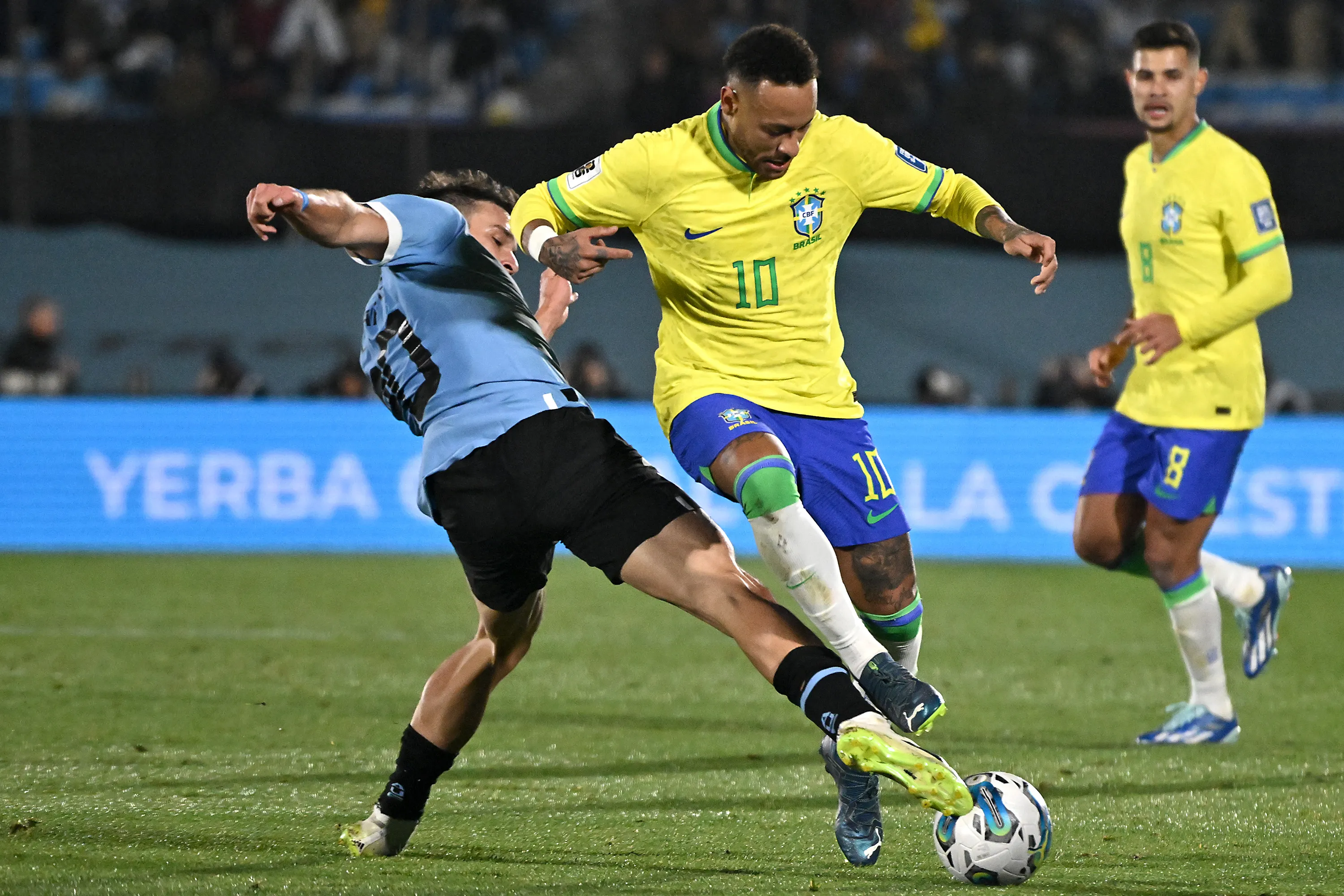 Neymar em jogo contra o Uruguai. Foto: Guillermo Legaria/Getty Images
