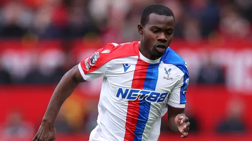 Manchester United monitora Tyrick Mitchell e Lewis Skelly para lateral esquerda. (Foto por Alex Livesey/Getty Images)