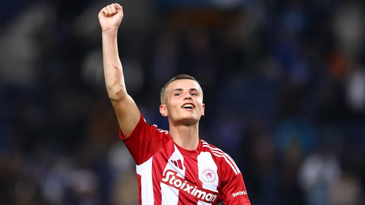 O volante Christos Mouzakitis, do Olympiacos (Diogo Cardoso/Getty Images)