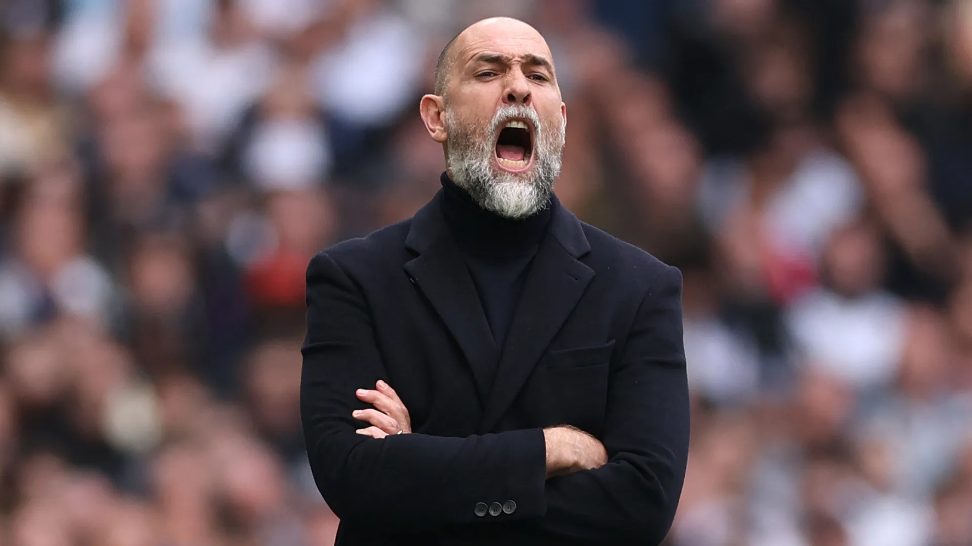 Igor Tudor gritando durante partida do Tottenham