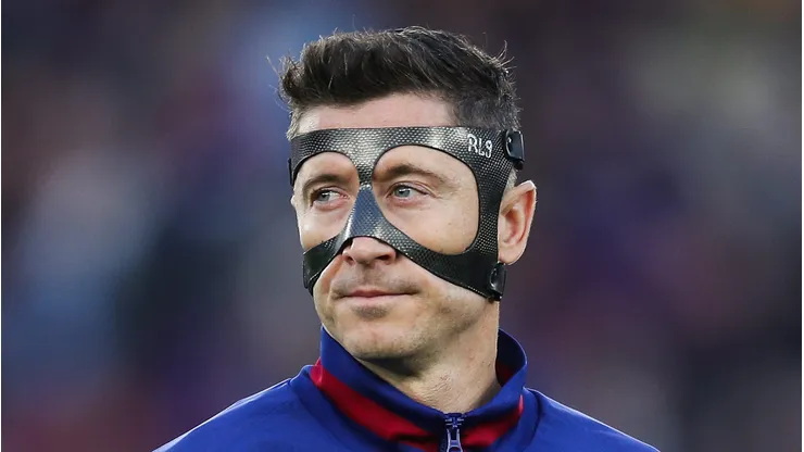 Lewandowski avalia futuro com contrato prestes a acabar no Barcelona. (Photo by Eric Alonso/Getty Images)