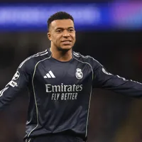 Mbappé critica falsas notícias e diz que joelho está 100%