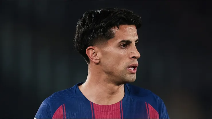 Barcelona trava em acordo por João Cancelo após exigência do Al-Hilal. (Photo by Eric Alonso/Getty Images)