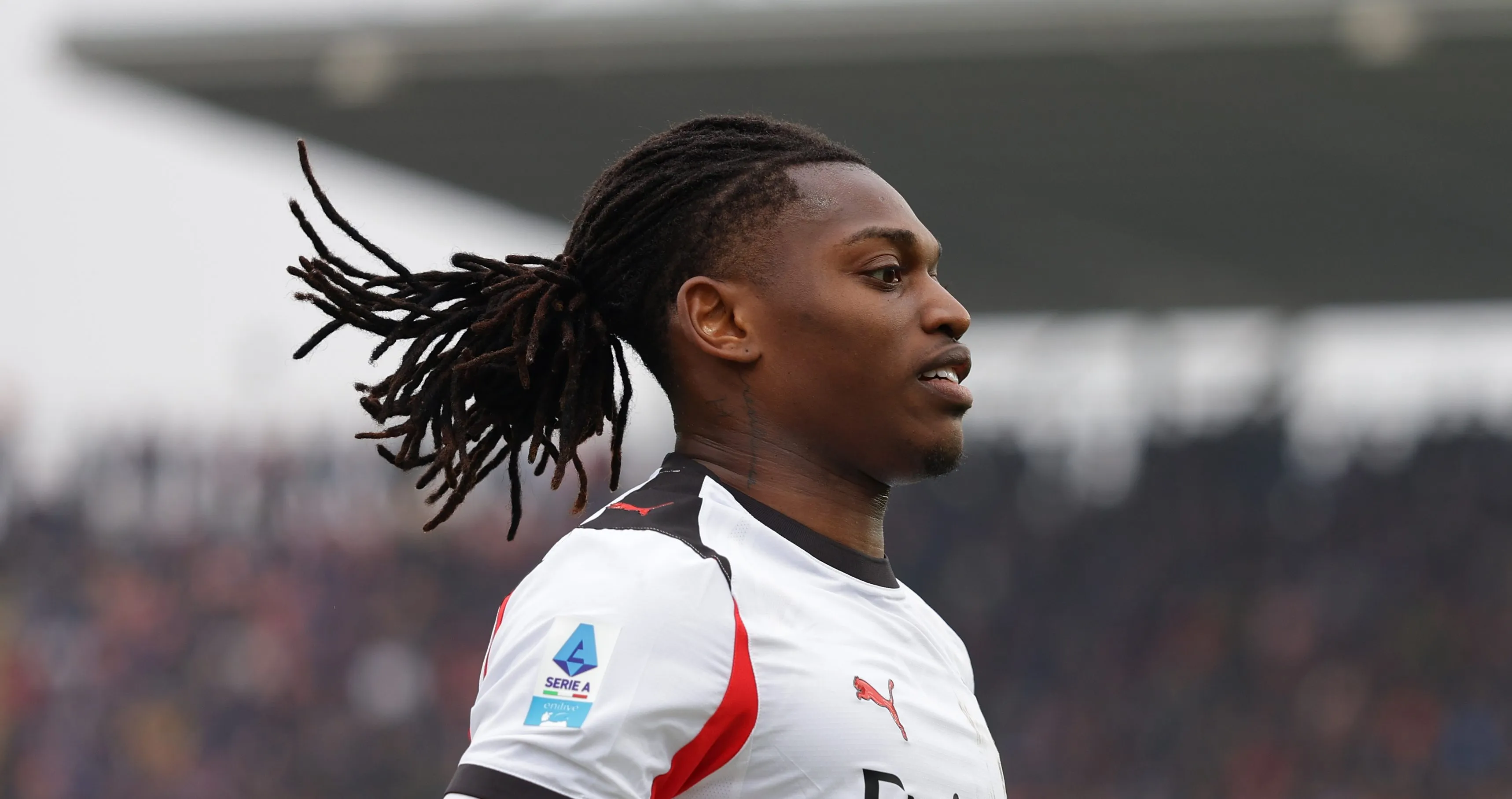 Rafael Leão em campo pelo Milan