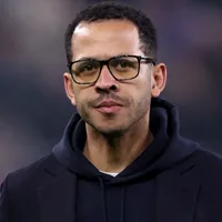 Chelsea não planeja demitir Liam Rosenior de seu comando
