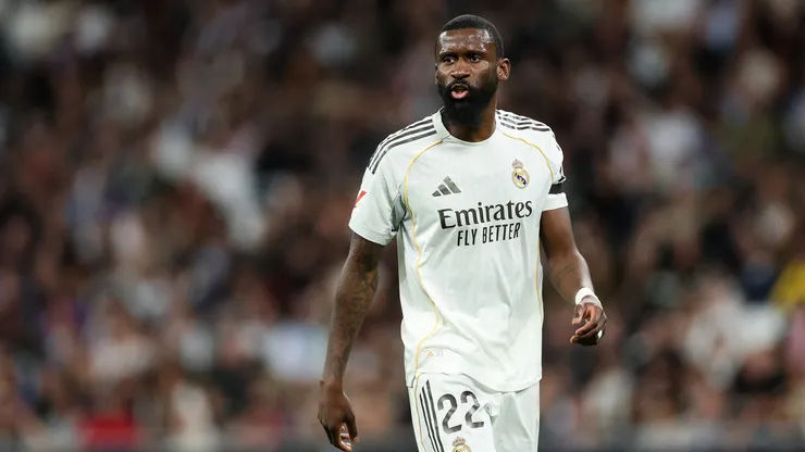 O zagueiro Rüdiger em jogo do Real Madrid (Florencia Tan Jun/Getty Images)