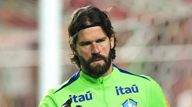 Alisson: condição física do goleiro preocupa em ano de Copa (Foto: Buda Mendes/Getty Images)