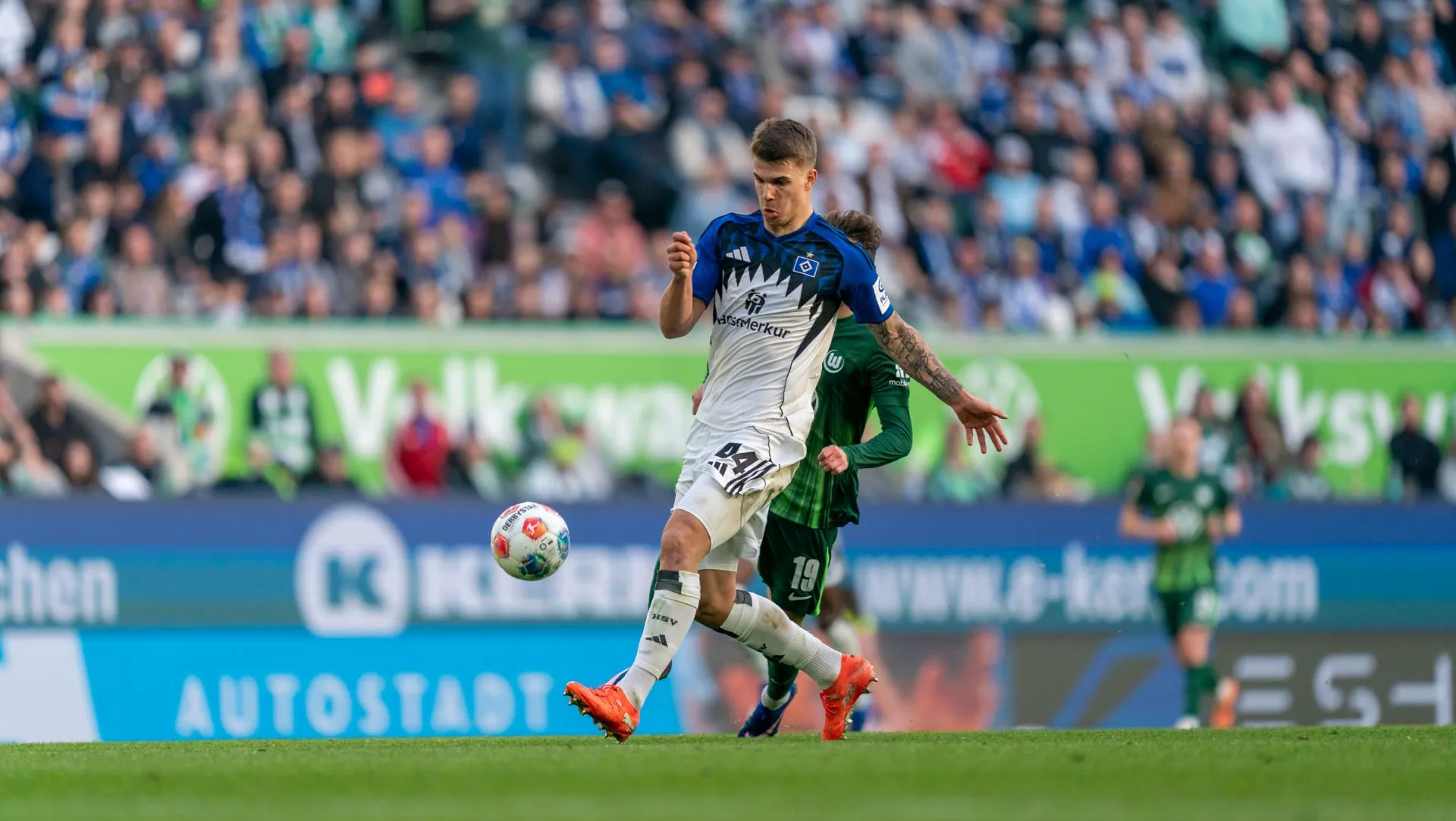 Luka Vuskovic atua durante partida da Bundesliga. Foto: Fabio Deinert/Getty Images