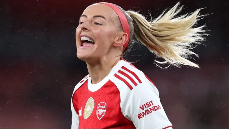 Chloe Kelly comemora gol pelo Arsenal. (Photo by Alex Pantling/Getty Images)
