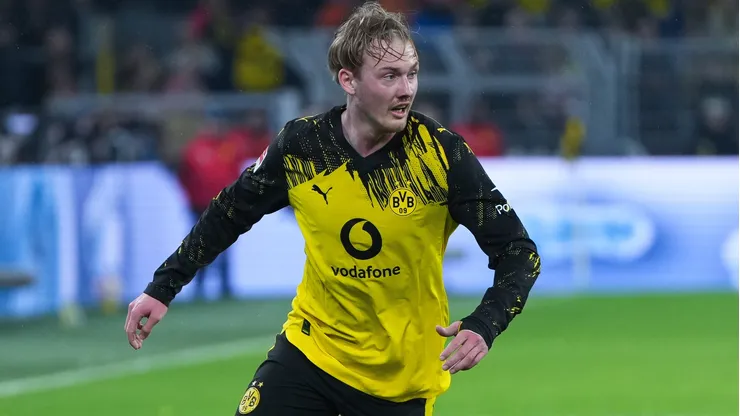 Julian Brandt em jogo do Dortmund. (Photo by Pau Barrena/Getty Images)
