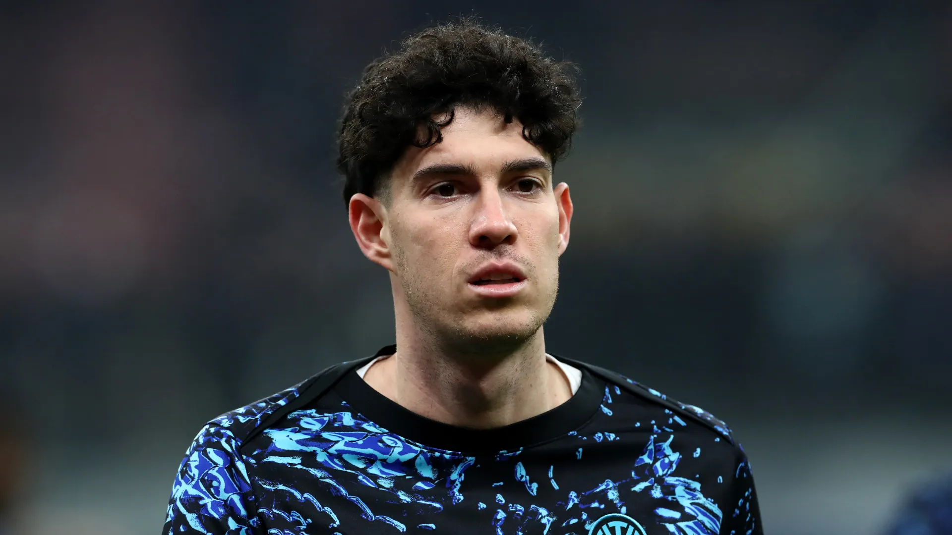 Alessandro Bastoni durante aquecimento pela Inter de Milão