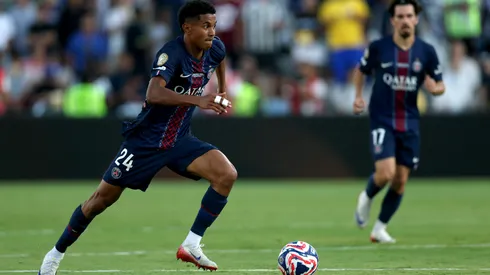 O meio-campista Mayulu em jogo do PSG (Harry How/Getty Images)