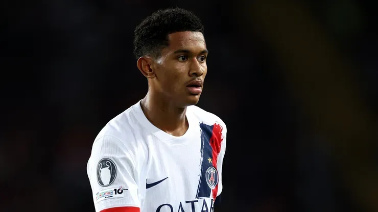 Mayulu em jogo do PSG (Judit Cartiel/Getty Images)