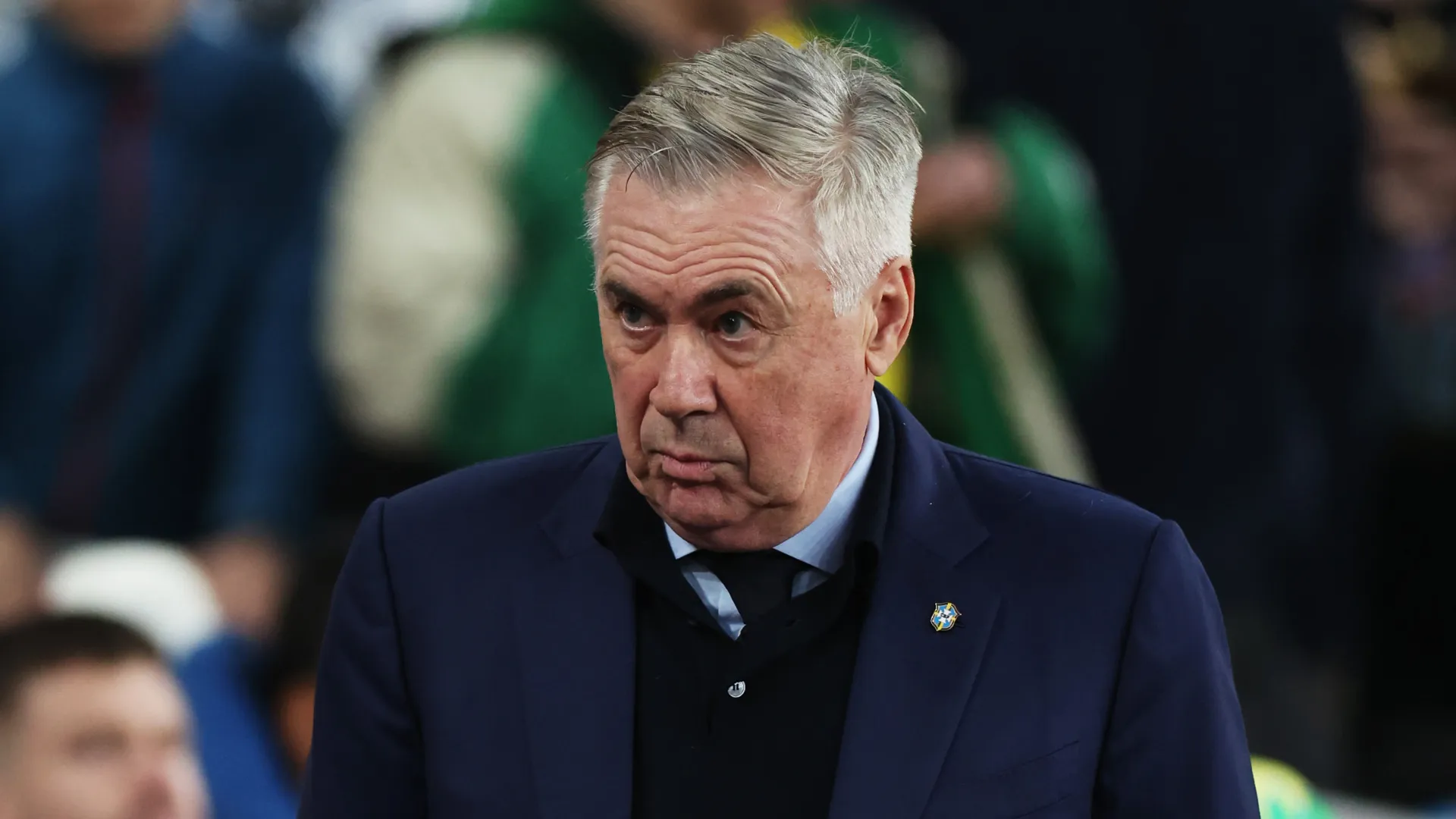 Carlo Ancelotti com olhar assustado pela Seleção Brasileira