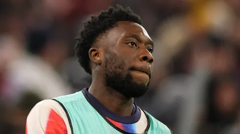 Manchester United avança por Alphonso Davies. Foto: Adam Pretty/Getty Images