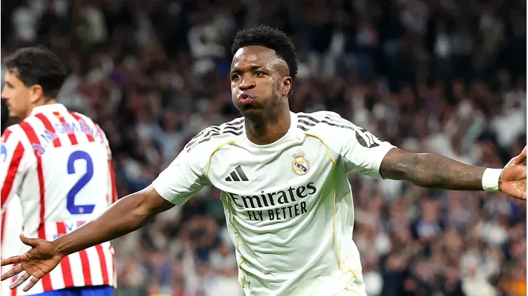 Vini Jr. comemora gol contra o Atlético de Madrid (Photo by Florencia Tan Jun/Getty Images)