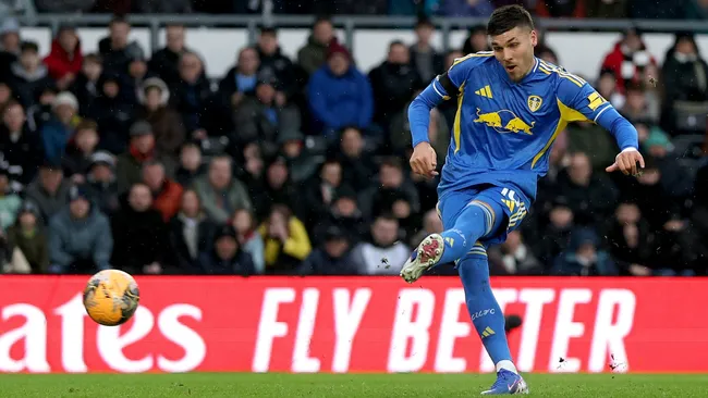 Joel Piroe, do Leeds, durante partida da Emirates FA Cup. Foto: Michael Regan/Getty Images