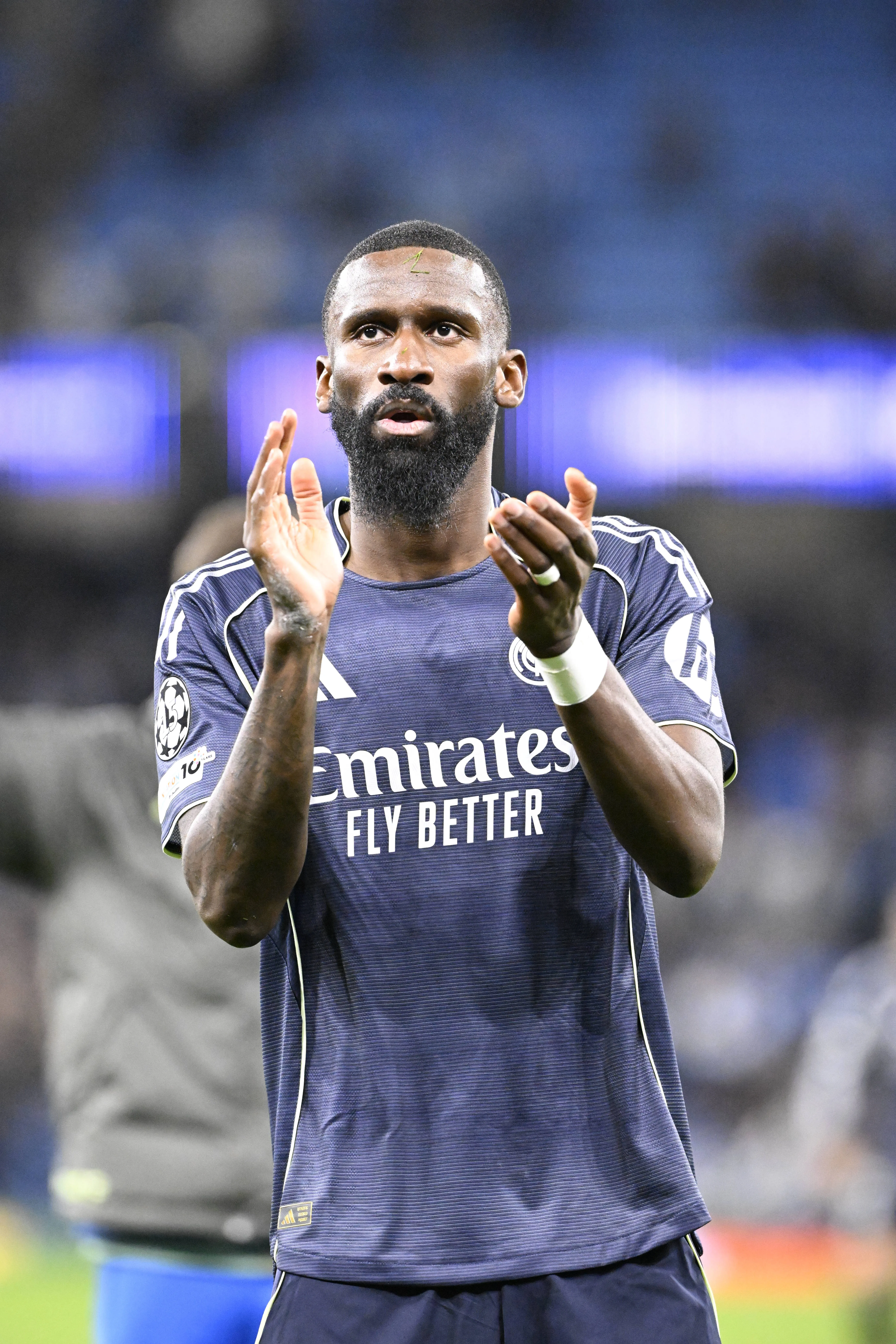 Segundo portais acima, Rüdiger deve renovar com o Real Madri. Foto: IMAGO /&nbsp;AgenciaLOF