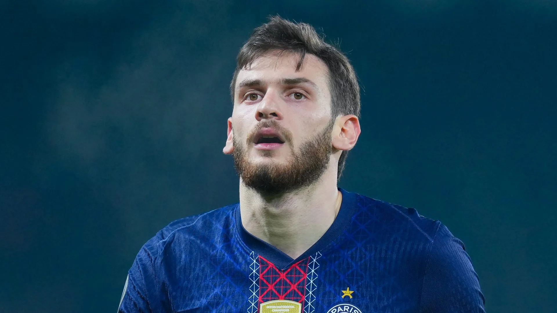 Kvaratskhelia em campo pelo PSG