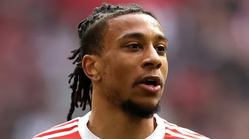 Michael Olise durante jogo do Bayern. (Photo by Alexander Hassenstein/Getty Images)
