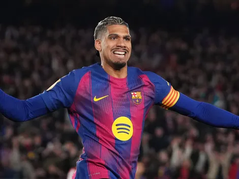 Ronald Araújo permanece no Barcelona