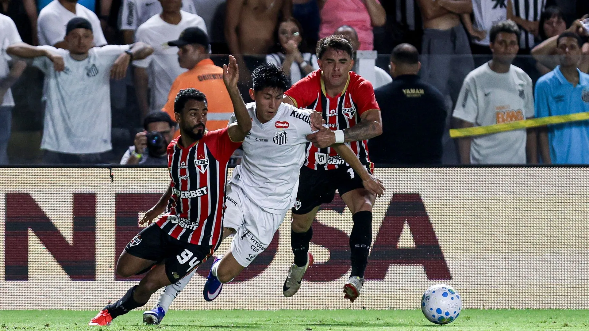 Miguelito, do Santos, é candidato a fazer a diferença pela Bolívia (foto: Ricardo Moreira/Getty Images)