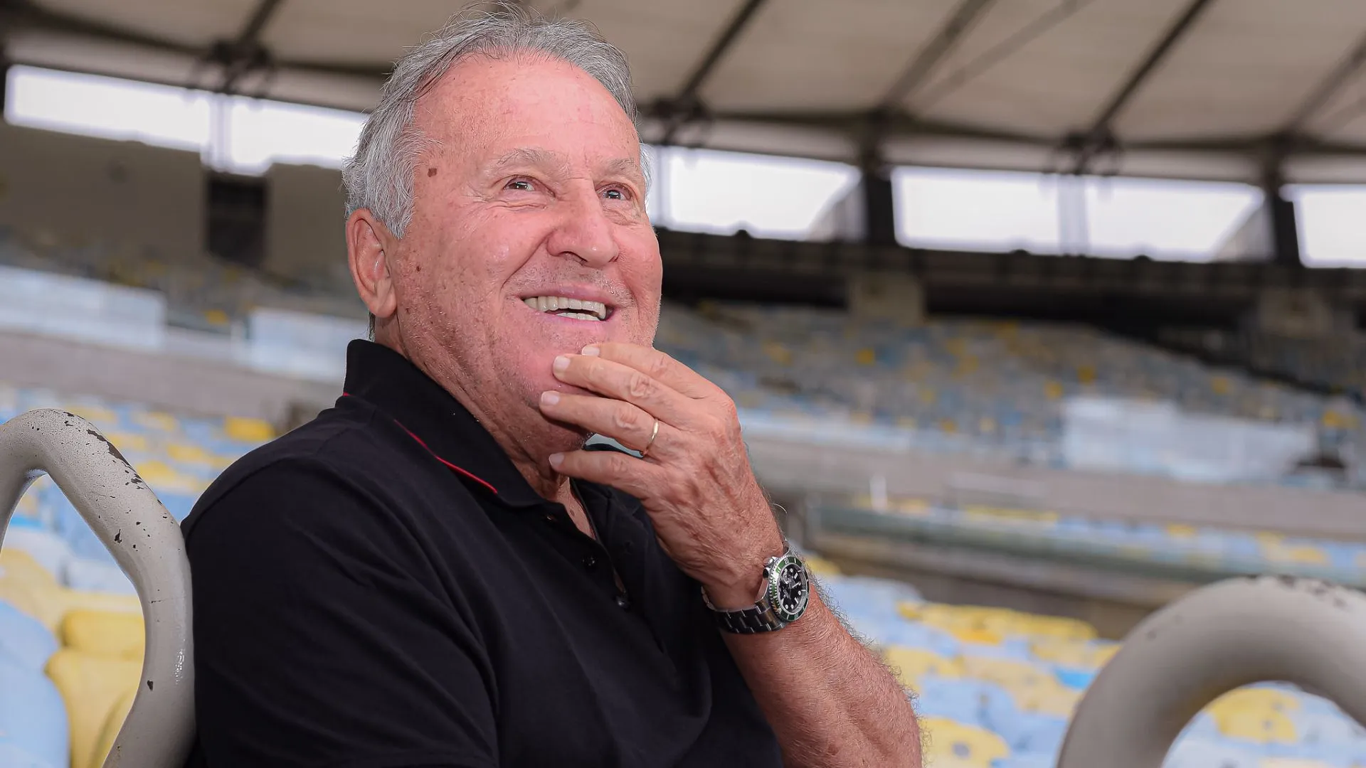 Zico também foi treinador (foto: Paula Reis/CRF)