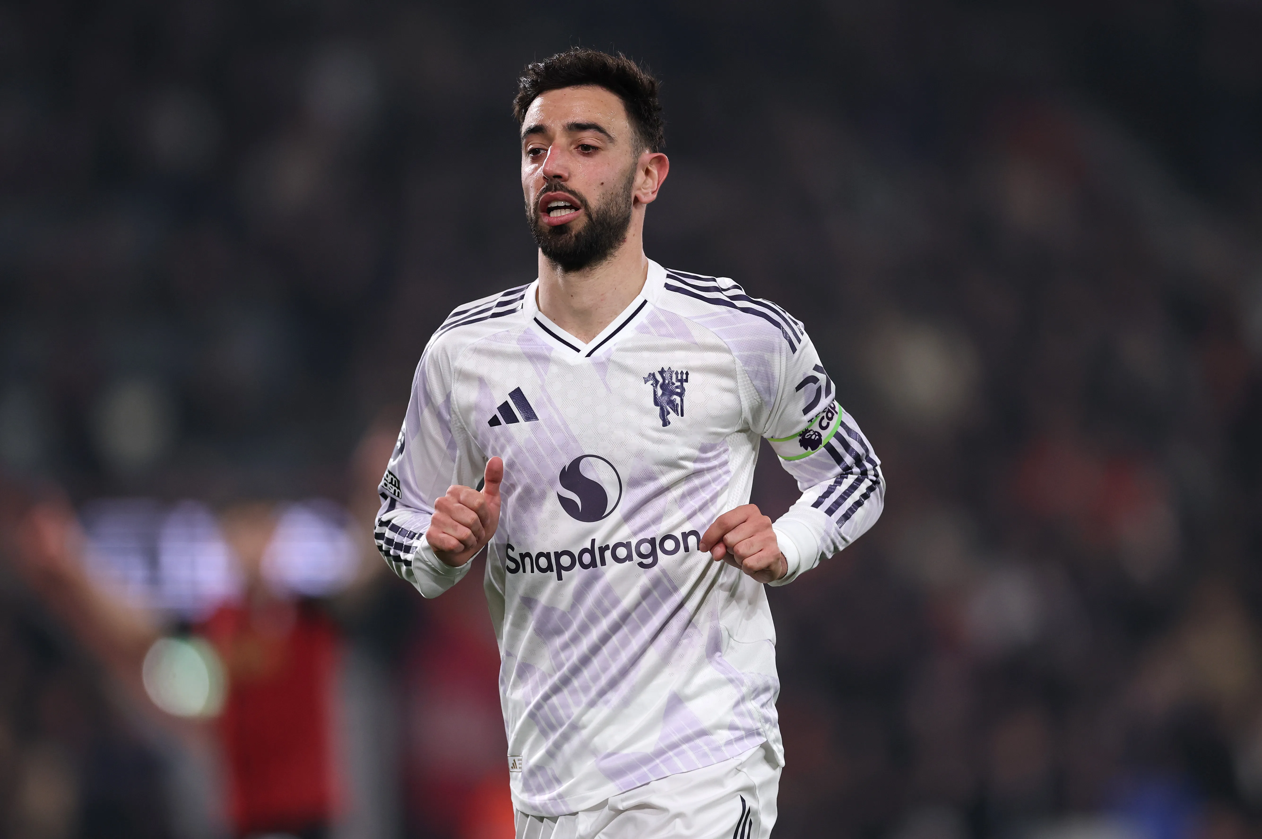 Manchester United oferecerá novo contrato para Bruno Fernandes. Foto: Ryan Pierse/Getty Images