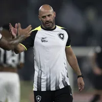 Botafogo negocia com Franclim Carvalho, ex-auxiliar de Artur Jorge