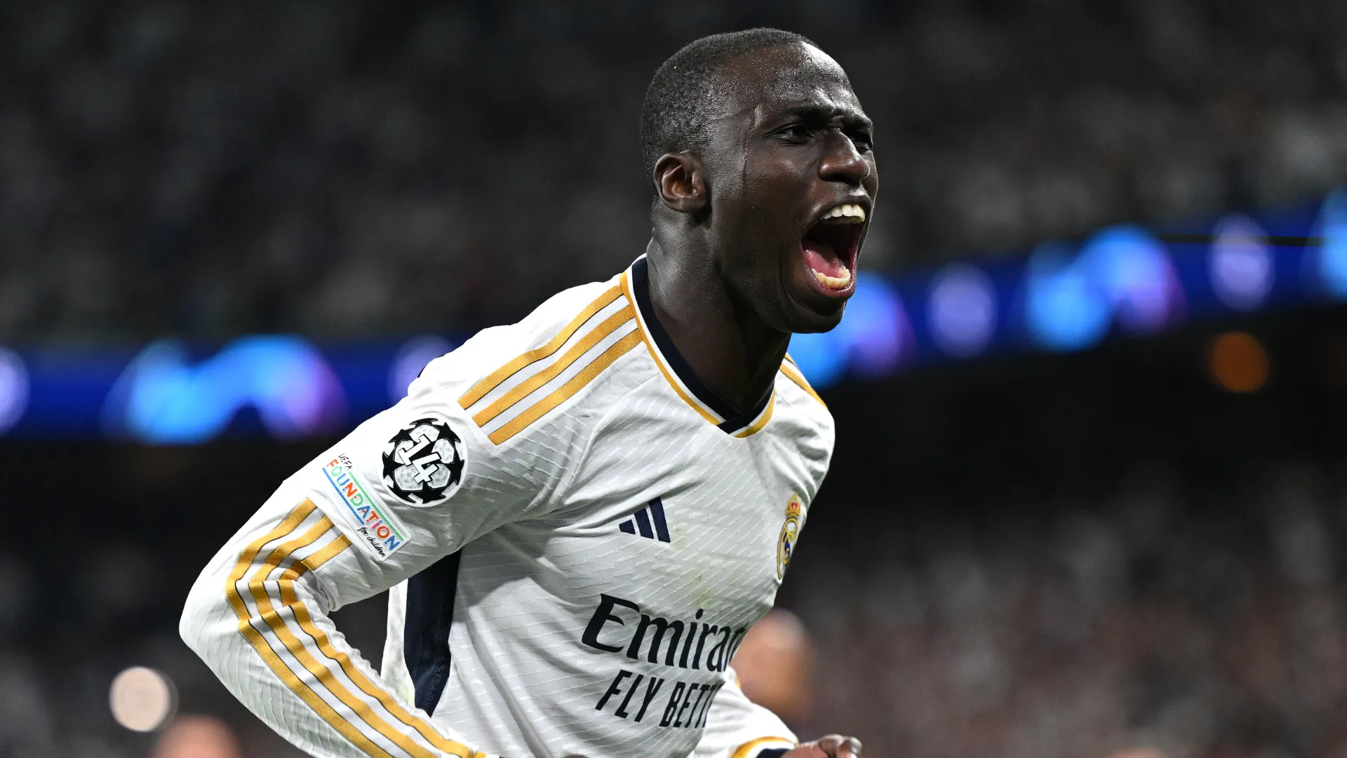 Ferland Mendy grita durante partida do Real Madrid