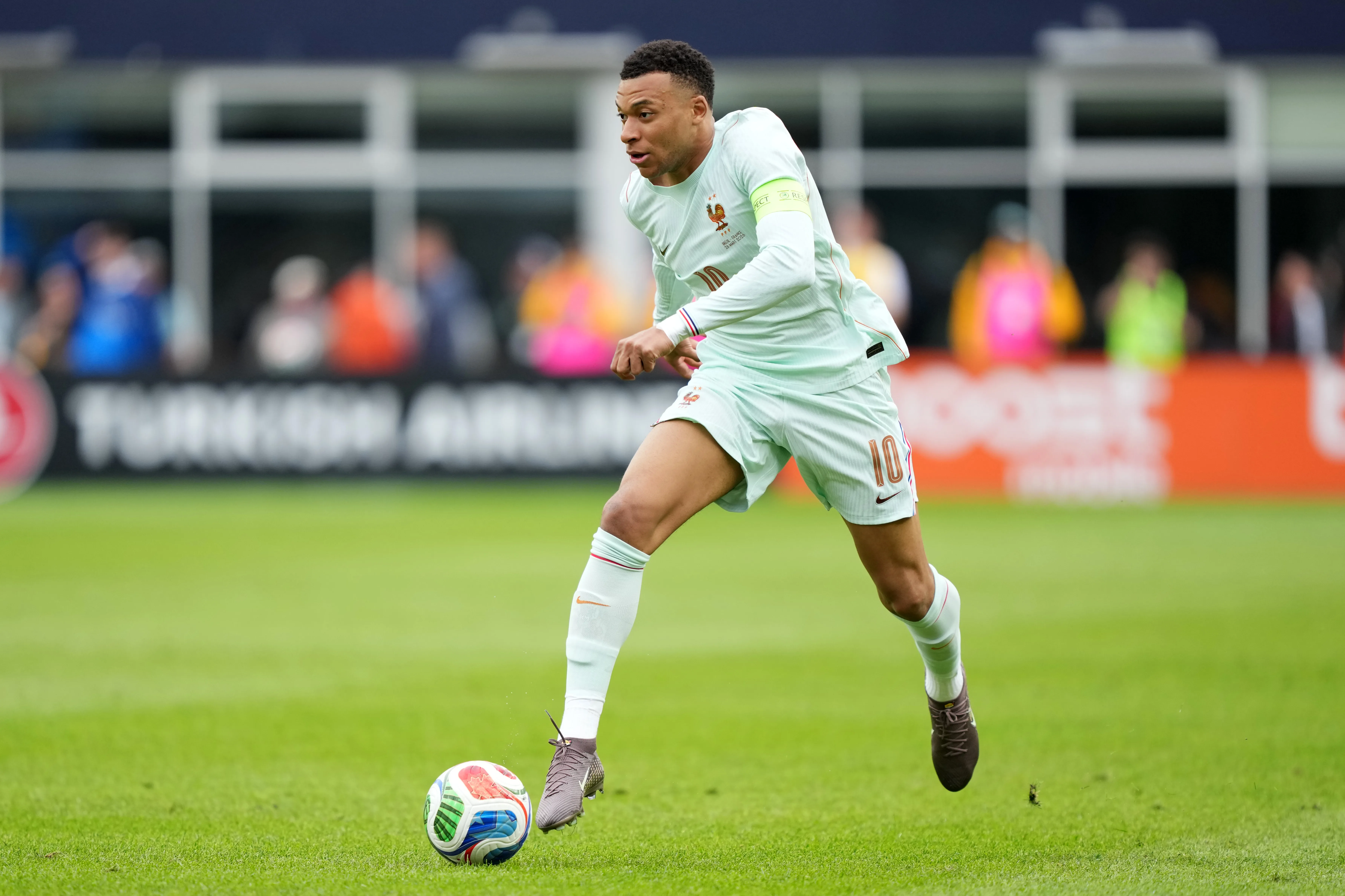 Mbappé durante Brasil x França.  (Photo by Michael Owens/Getty Images)