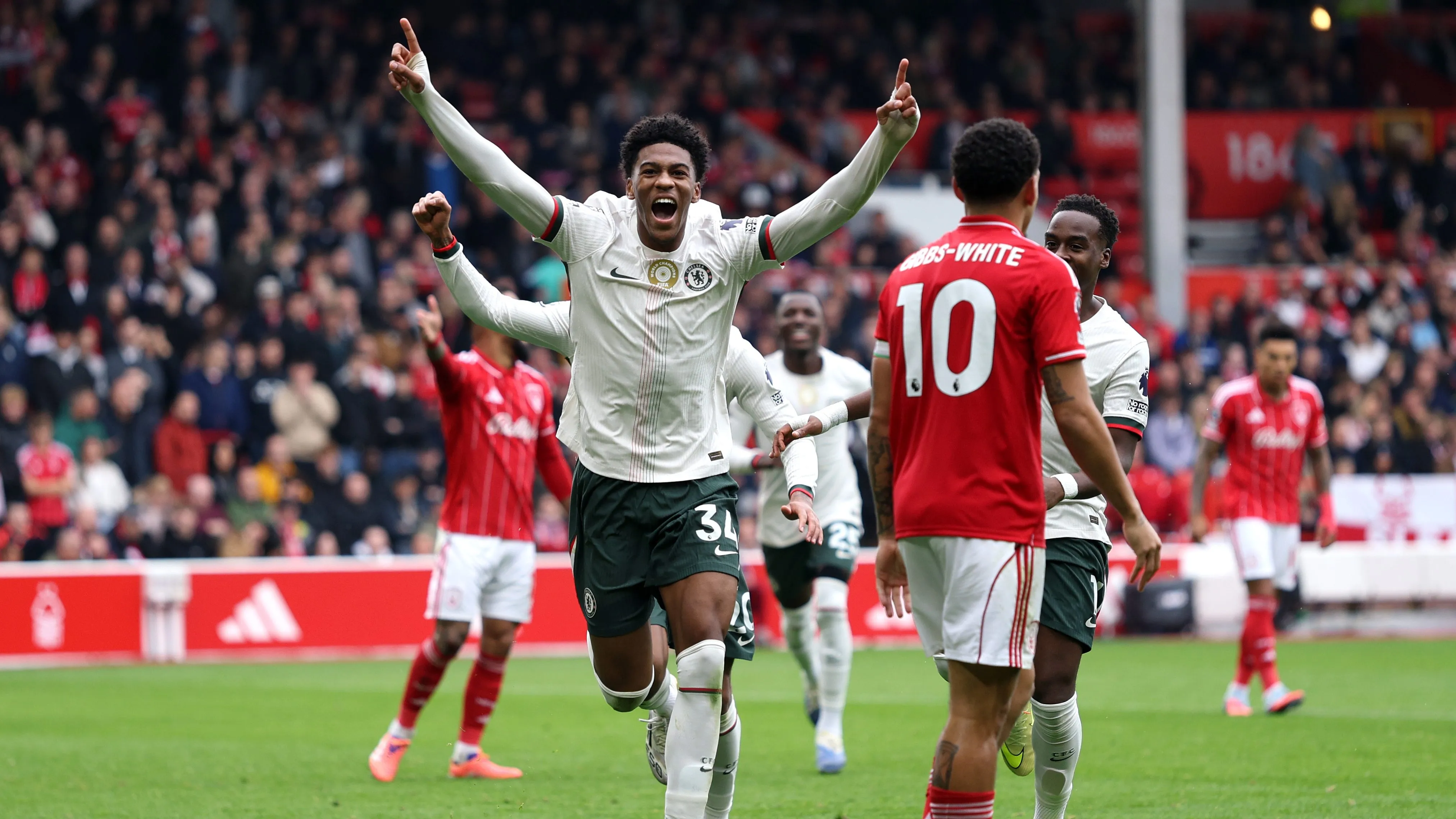 Josh Acheampong comemorando gol. Foto: Michael Regan/Getty Images