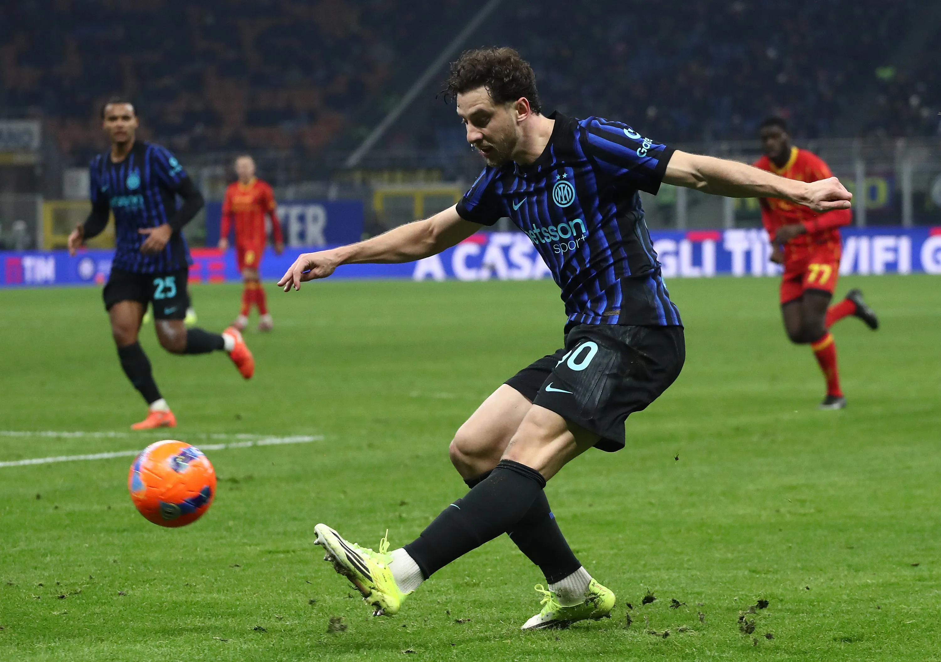 Carlos Augusto em jogo da Inter. (Photo by Marco Luzzani/Getty Images)