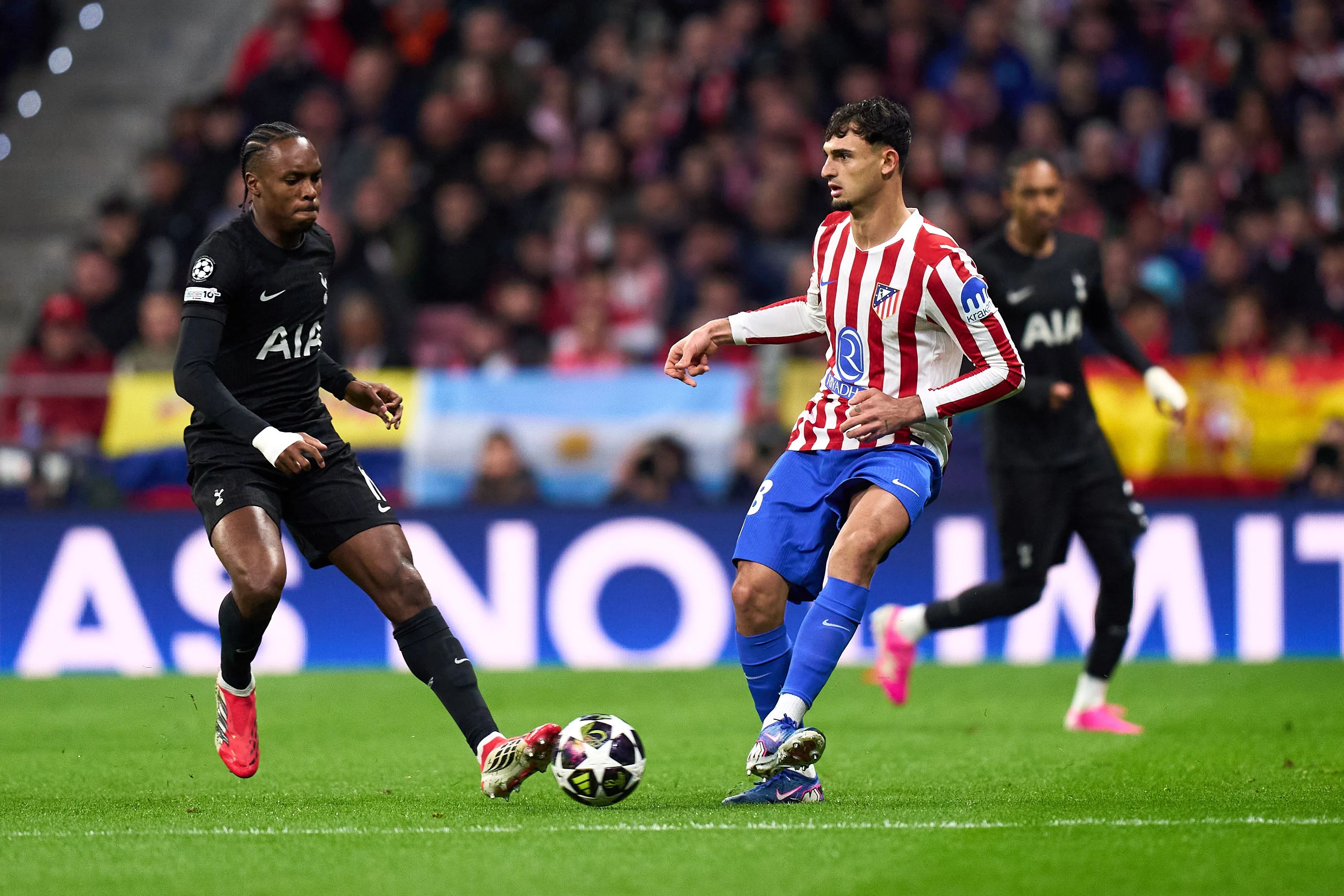 Marc Pubill em jogo do Atlético de Madrid. Foto: Angel Martinez/Getty Images