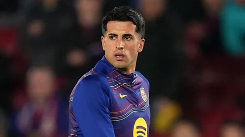 João Cancelo recusa fortuna saudita e escolhe ficar no Barcelona de Hansi Flick. (Foto de Alex Caparros/Getty Images)